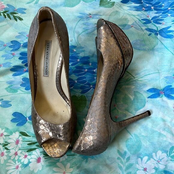 Vera Wang Lavender Label Snakeskin Heels - 8 - Picture 1 of 15